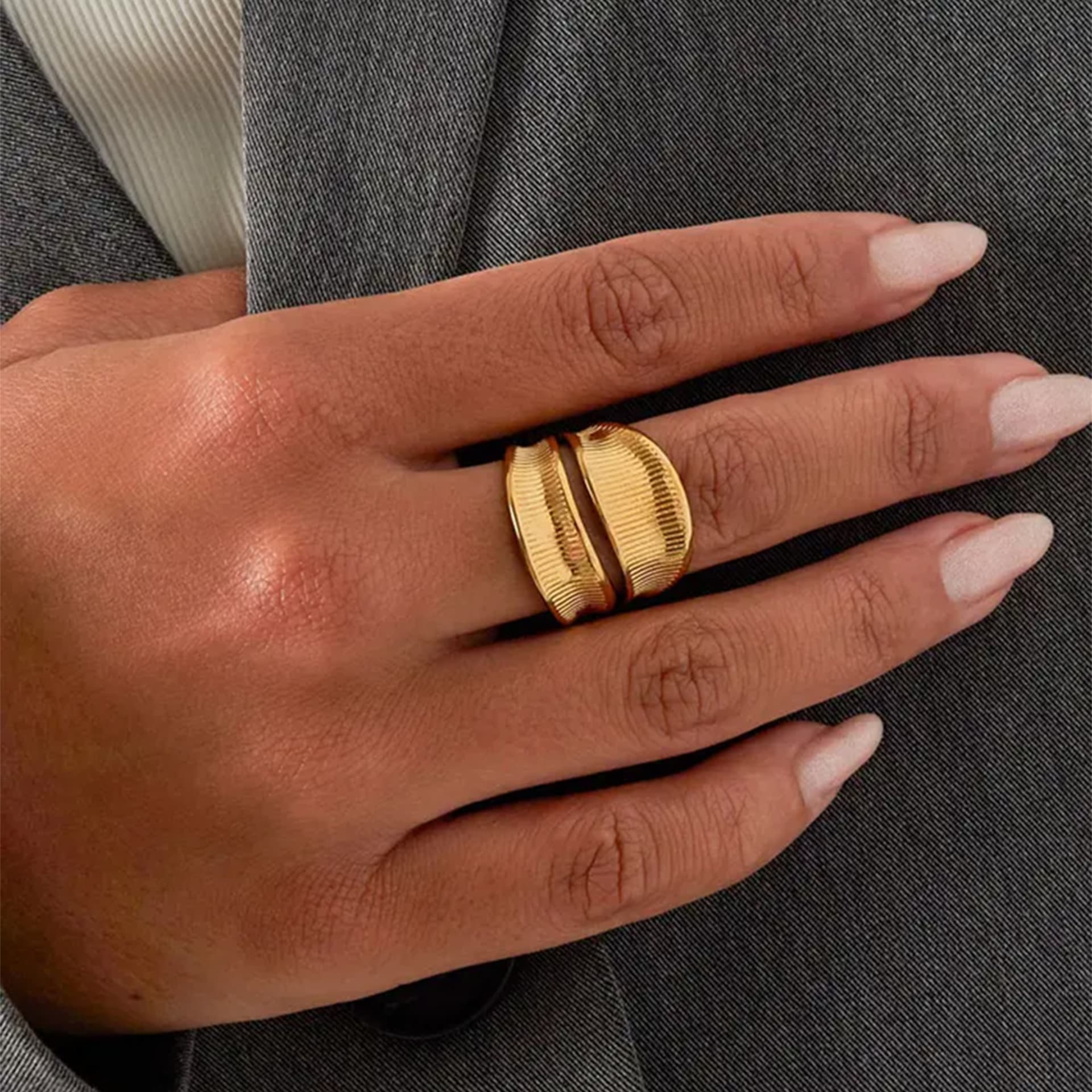 Double Twist ring Image 2